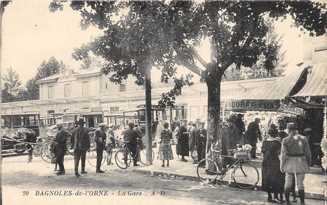 CPA 61 BAGNOLES DE L'ORNE LA GARE (animation