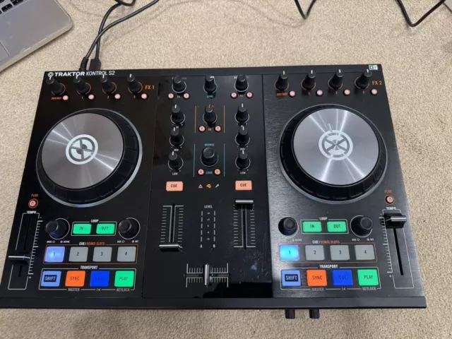 Native Instruments Traktor Kontrol S2 Mk2 DJ Controller Music Gigs Start Up