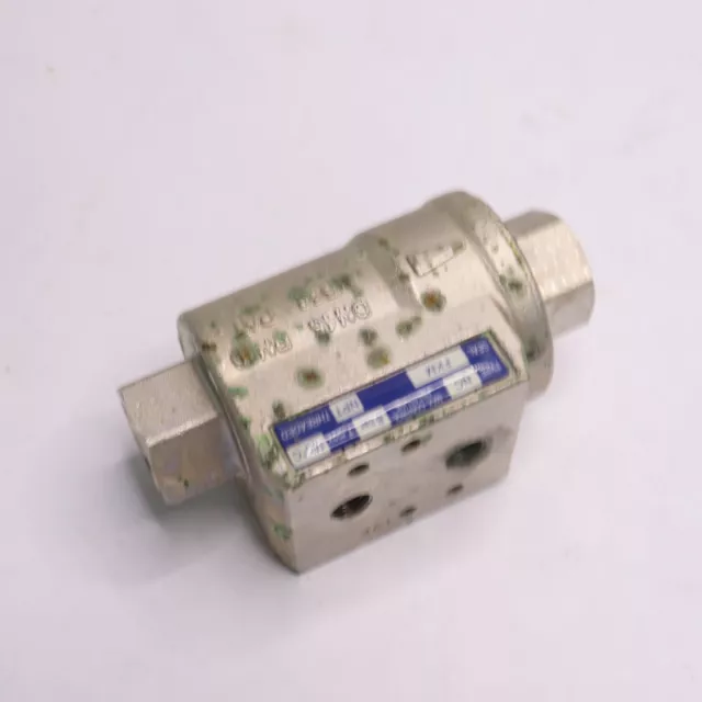 Pneumatic Control Shuttle Valve with BSP Thread Stainless Steel DN15 3