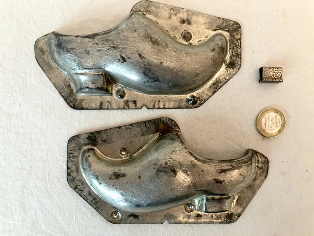 MOULE À CHOCOLAT ancien - UN SABOT de 12,5 cm en métal EUR 10,00