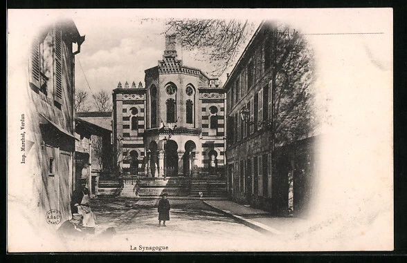 CPA Verdun, vue de la rue avec synagogue