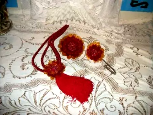 1970s WOOLWORTHS PLASTIC BEADED FLOWERS BATH HOOK CLIP TIE BACK RETRO MCM