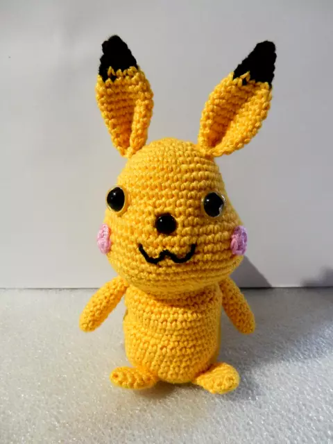 NEU Amigurumi gehäkelt kleiner Donnerheld gelb Häkeln Unikat Handarbeit Ostern