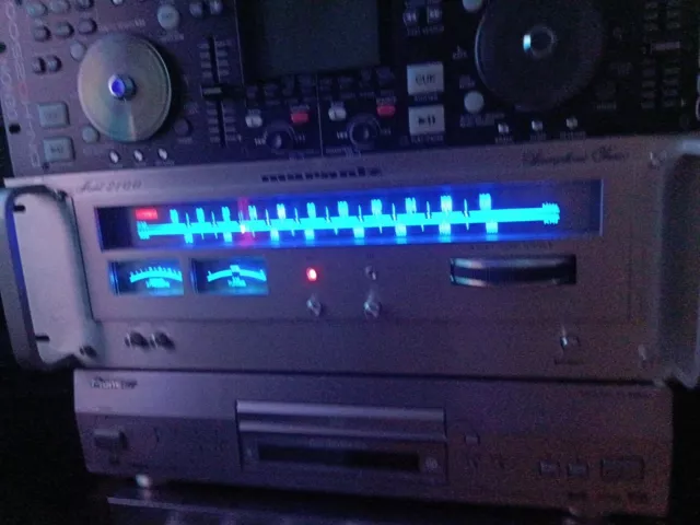 TUNER HiFi MARANTZ model 2100 stereo AM-FM Tuner 1979 2