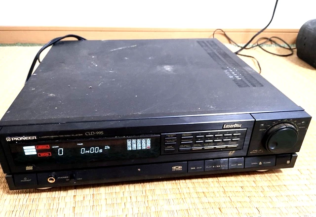PIONEER CLD-V2600 Laserdisc Player With Remote - Vintage AV Equipment