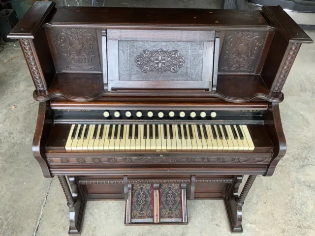 Antique 1901 Victorian Era W.W. Putnam & Co. Pump Organ