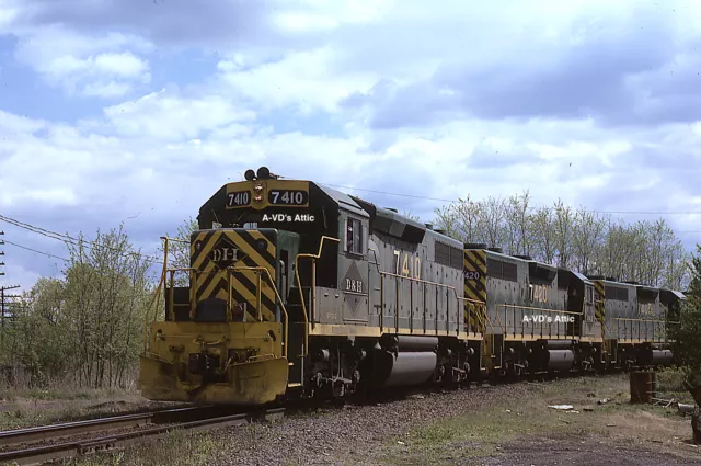 Orig slide D&H Delaware Hudson EMD GP39-2 7410  VINTAGE Rockville PA 1976  BIN