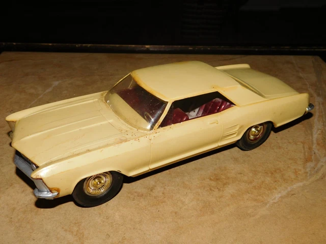 COX 1964 BUICK Riviera .049 Cox Gas Powered Tether Car