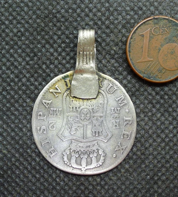 Fibula Berbère Ancienne En Argent Massif Avec Pièce De Monnaie - Pendentif Ethnique Marocain