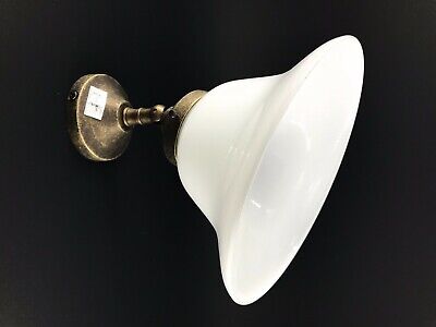 Applique lampada in ottone con vetro opalescente bianco arred illuminazione casa 2