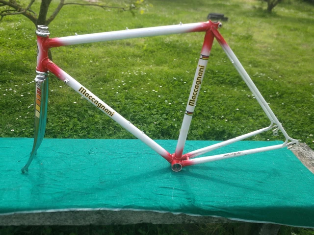 Cadre Vélo Course Vintage SARDEGNA 24" Années 50 - Repeint Jaune - Fourche Incluse