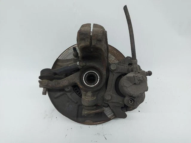 Fusée (bras De Suspension) Avant Gauche Pour Toyota RAV4 (A3) Sol 2006 - Réf. 2551975 - Occasion