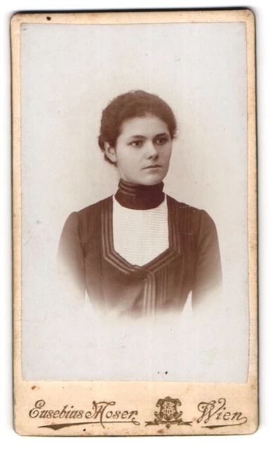 Photography Eusebius Moser, Vienna, Gumpendorferstr. 161, Young Lady in Fashion