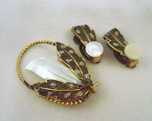 Vintage gold tone black & silver mother of pearl inset brooch & clip earrings