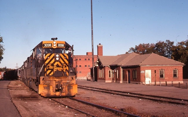 D&RGW GP40 3099 wTrain at Station Orig Kodachrome Slide H36