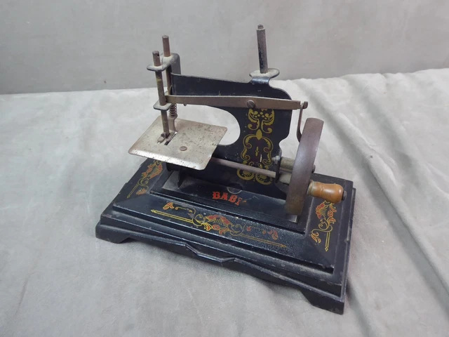 Ancienne petite Machine à coudre BABY pour enfant