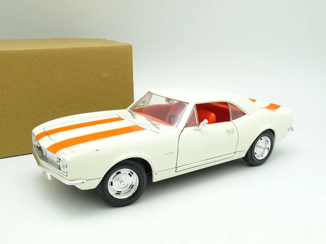 Road Legends 1/18 Chevrolet Camaro Z28 1967 Blanche a Bandes Oranges En