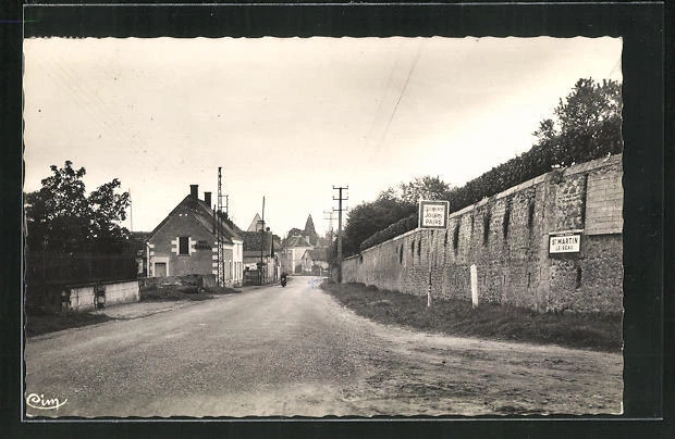 CPA St-Martin-le-Beau, La Rue principale 1959