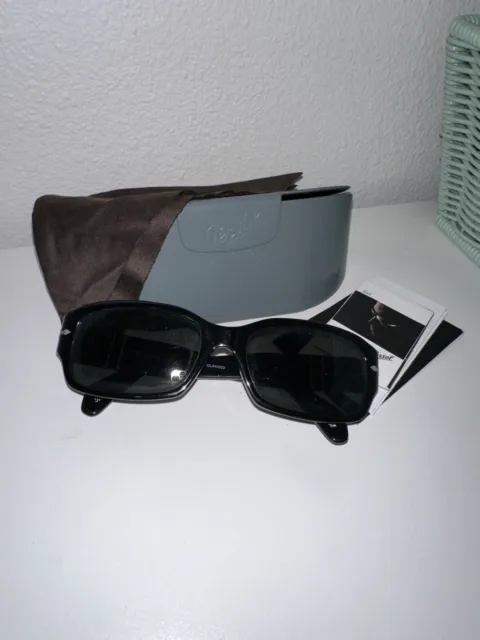 Persol sunglasses + Persol case Made in Italy Women’s Luxury *Need Minor Repair*