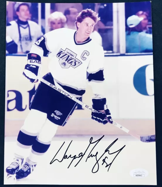 WAYNE GRETZKY Los Angeles Kings Signed 8x10 W/JSA Certification BOLD SIGNATURE!