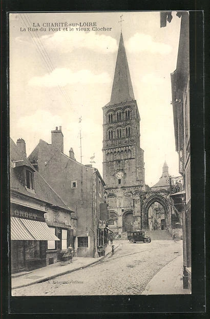 CPA La Charité-sur-Loire, La Rue du Pont et le vieux Clocher
