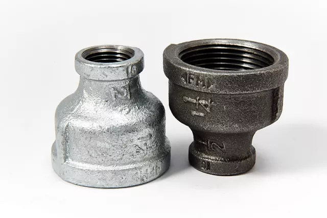 Galvanised Malleable Iron Reducing Socket (DC) Pipe Fitting 25x20mm (1" x 3/4")