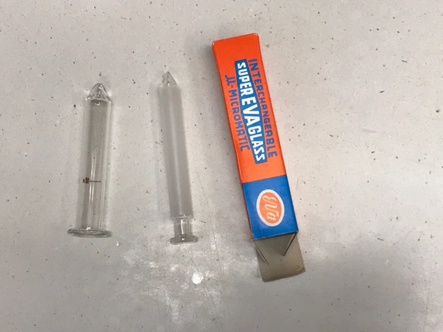 Spritze aus Glas mit Schliff 10ml antik