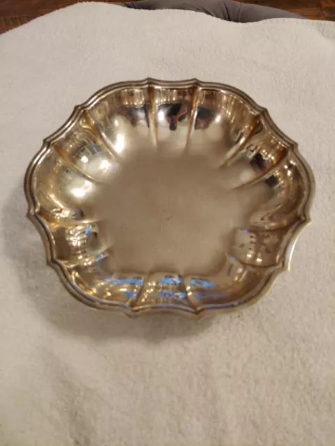 Beautiful Oneida Silverplate Footed Scalloped Bowl 10"