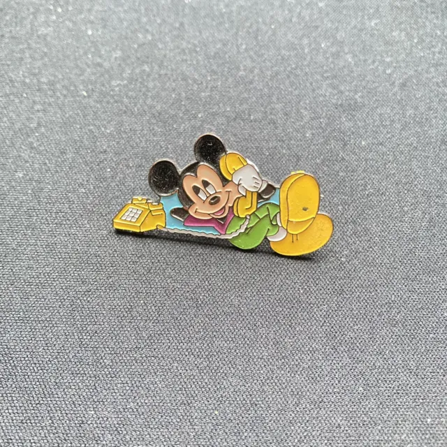 Disney Mickey Mouse mit Telefon Pin Badge 90er/20er vintage Retro für Sammler