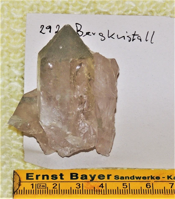 Schöner Bergkristall, Teil einer Mineraliensammlung