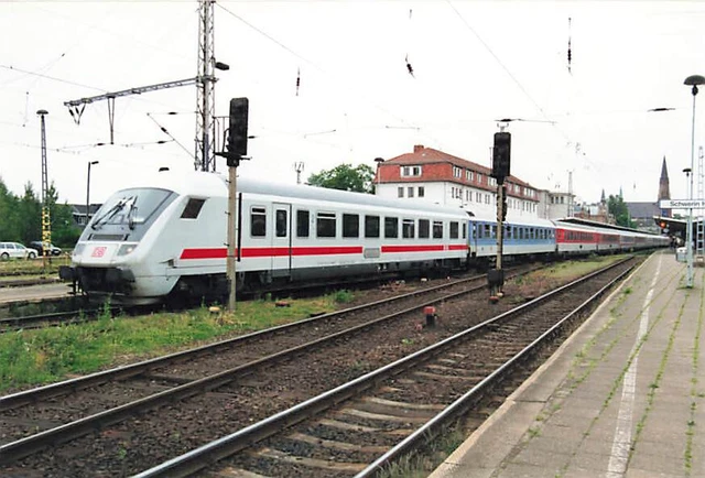 Foto IC-Steuerwagen Bpmbdzf Hbf Schwerin 07/2001 ca. 10x15cm V4100a