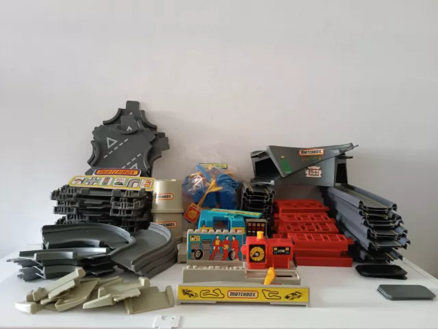 MATCHBOX MOTORCITY LOT Vintage Circuit Garage Super Set Pit Stop