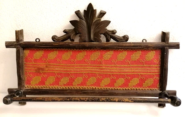 BEAUTIFUL  ANTIQUE BLACK FOREST TOWEL RAIL HAND CARVED WOOD AUSTRIA c1900