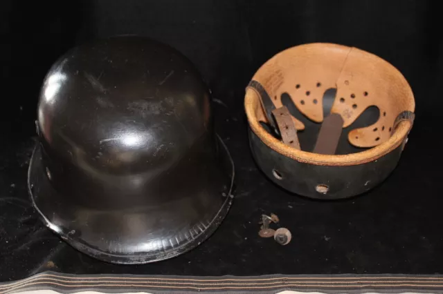Alter Fieberglas Helm Deutsches Reich 1-2WK schwarz compl später DDR Feuerwehr