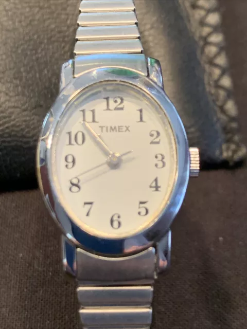 Timex Ladies Watch SR 521 SW Quartz Oval Case Silver Tone Stretch Band Vintage