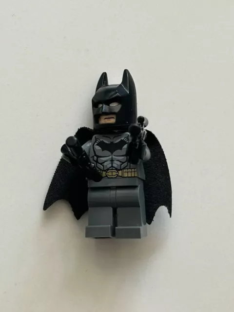 LEGO DC Super Heroes Batman with Cape Gray Suit Minifigure Toy 71200