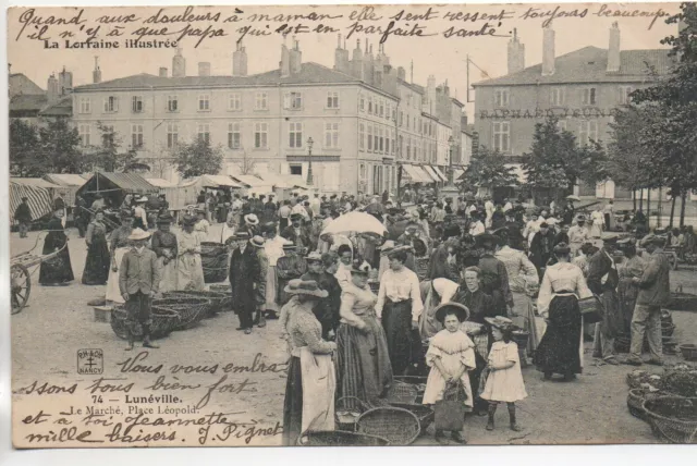 LUNEVILLE - Meurthe et Moselle - CPA 54 - le marché place Léopold