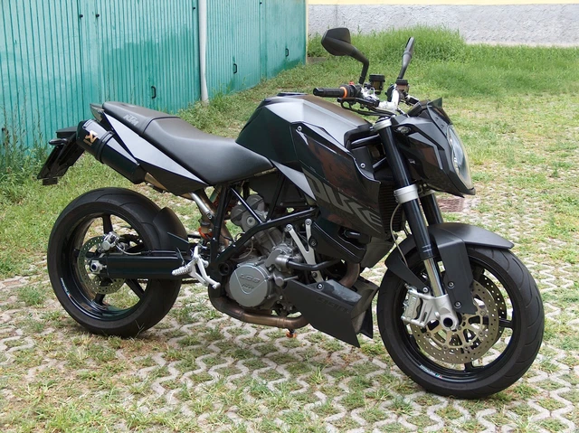 KTM Superduke 990, anno 2009, naked, come nuova, bicilindrico 1000cc KTM Superduke 990, anno 2009, naked, come nuova, bicilindrico 1000cc