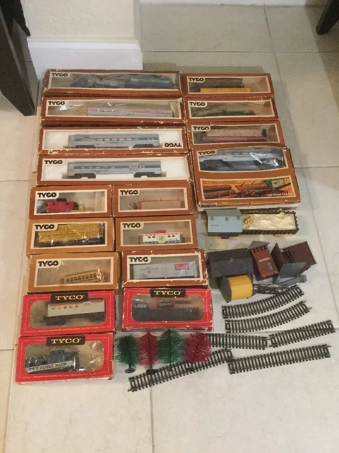 Gros Lot Ancien Circuit Tyco Avec Accessoires, Voitures, Transfo Et Manettes - Occasion