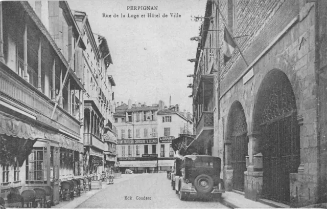 Cpa 66 Perpignan Rue De La Loge Et Hotel De Ville