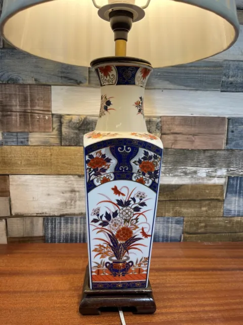 Beautiful Vintage Ceramic Vase Table Lamp with Oriental Flower Design. 2
