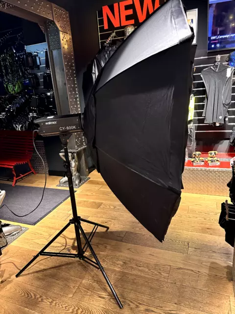 2x Walimex CY-600K Studioblitzleuchte mit 2x Stativ und 2x Softbox