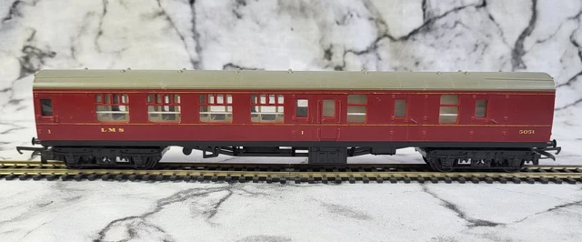 Triang R 425 TRI-ANG R423 LMS Corridor Brake First Class Maroon Running No. 5051 OO ...