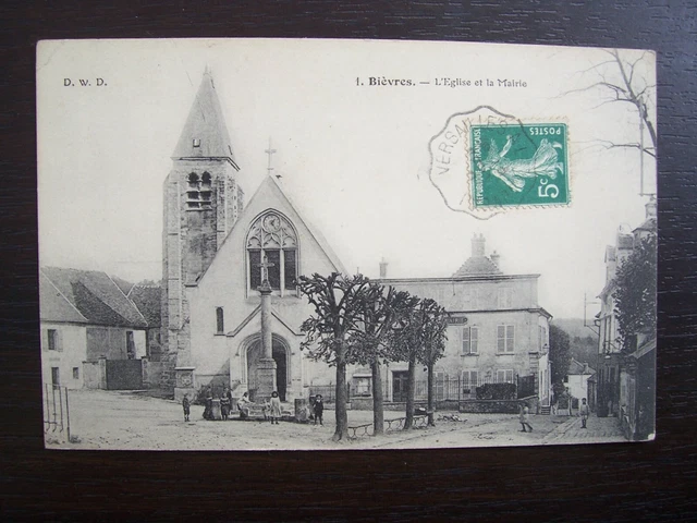 CPA  -  ( 91 - Essonne )  -  Bièvres  -  L'Eglise et la Mairie