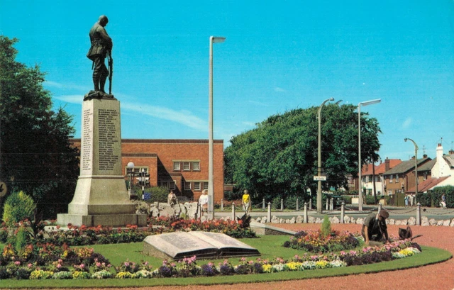 WAR MEMORIAL AND Library, Thornton Cleveleys : Vintage Postcard EUR 8 ...