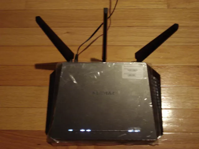 Netgear AC1900 1300 Mbps 4-Port Gigabit Wireless AC Router (R7000)