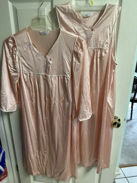 Vintage VANITY FAIR Nylon NIGHTGOWN Long GOWN Pink Robe Set Large Buttons Floral