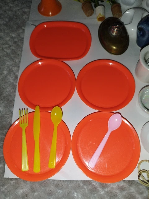 Konvolut DDR Puppenstuben Zubehör, Geschirr, Blumentöpfe, Teppichklopfer uvm.. 2