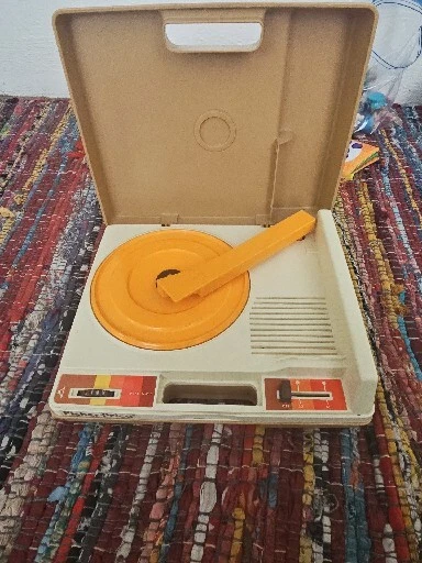 Vintage 1978 Fisher Price Record Player Model 825 Kid Phonograph Turntable Works