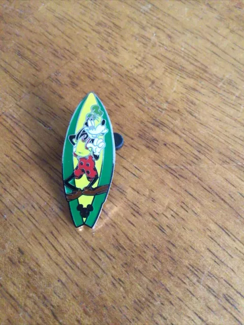 DIsney Cast Lanyard Series Surfboard Goofy Pin